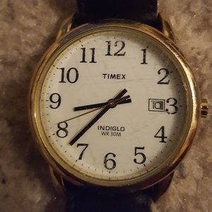 Timex men's watch with Indiglo in good condition, black leather band